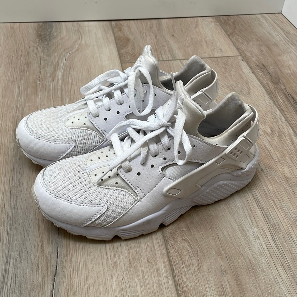 LIKE NEW Nike Huarache Size 8.5 Women’s